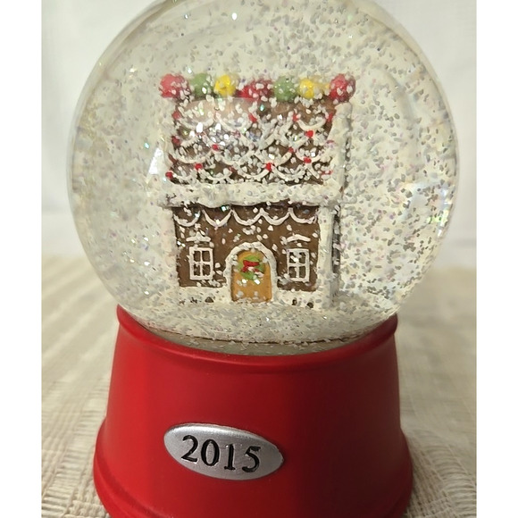 Threshold 2015 Snow Globe Gingerbread House "We Wish You a Merry Christmas" - Picture 6 of 8